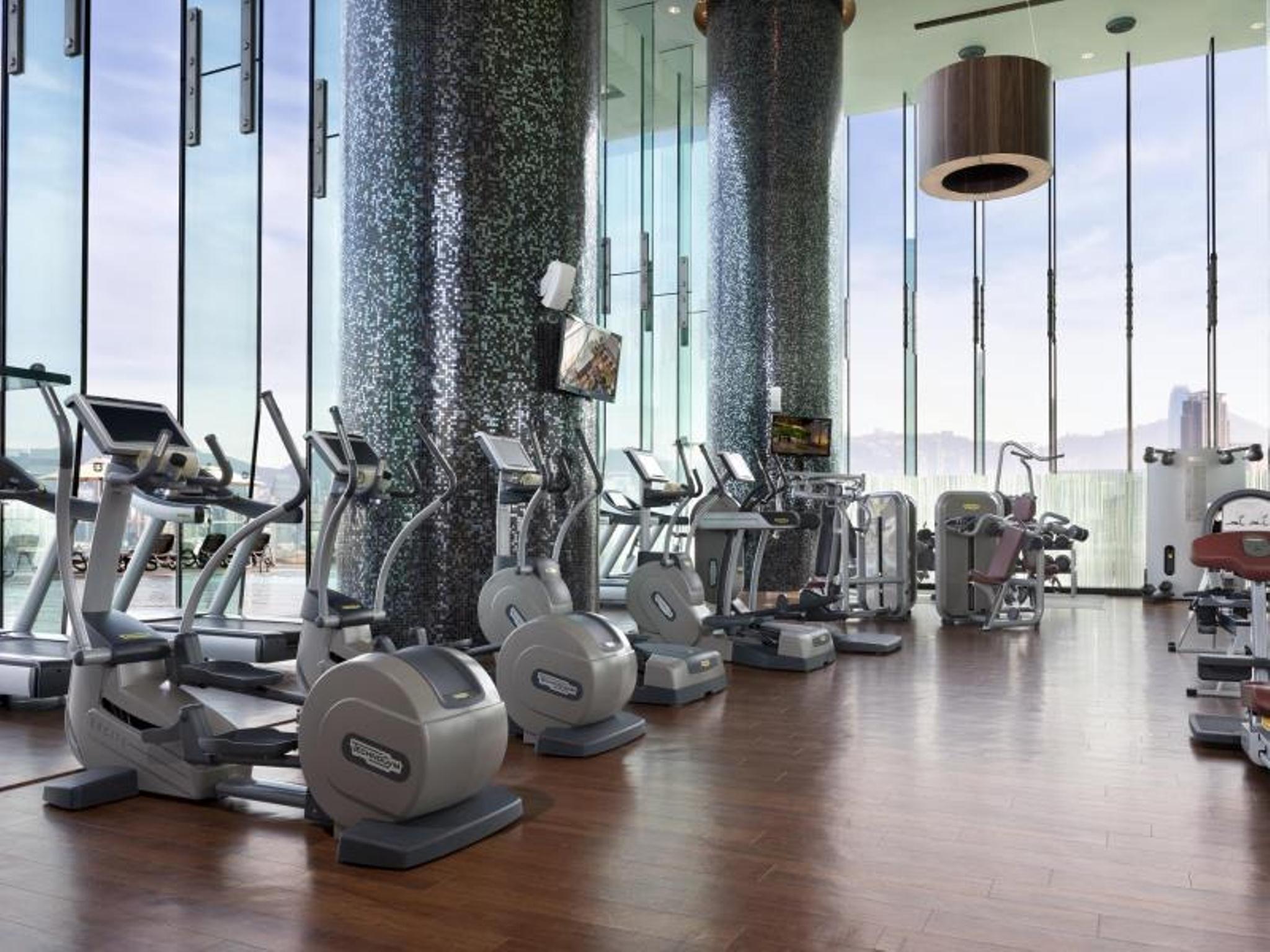 香港 唯港荟酒店 外观 照片 The gym at the Mandarin Oriental, Hong Kong